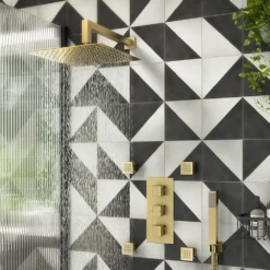 Arezzo Brushed Brass Body Jet - 4 X Slim Square Jets -Victorian Plumbing Shop arz4jsbb l7